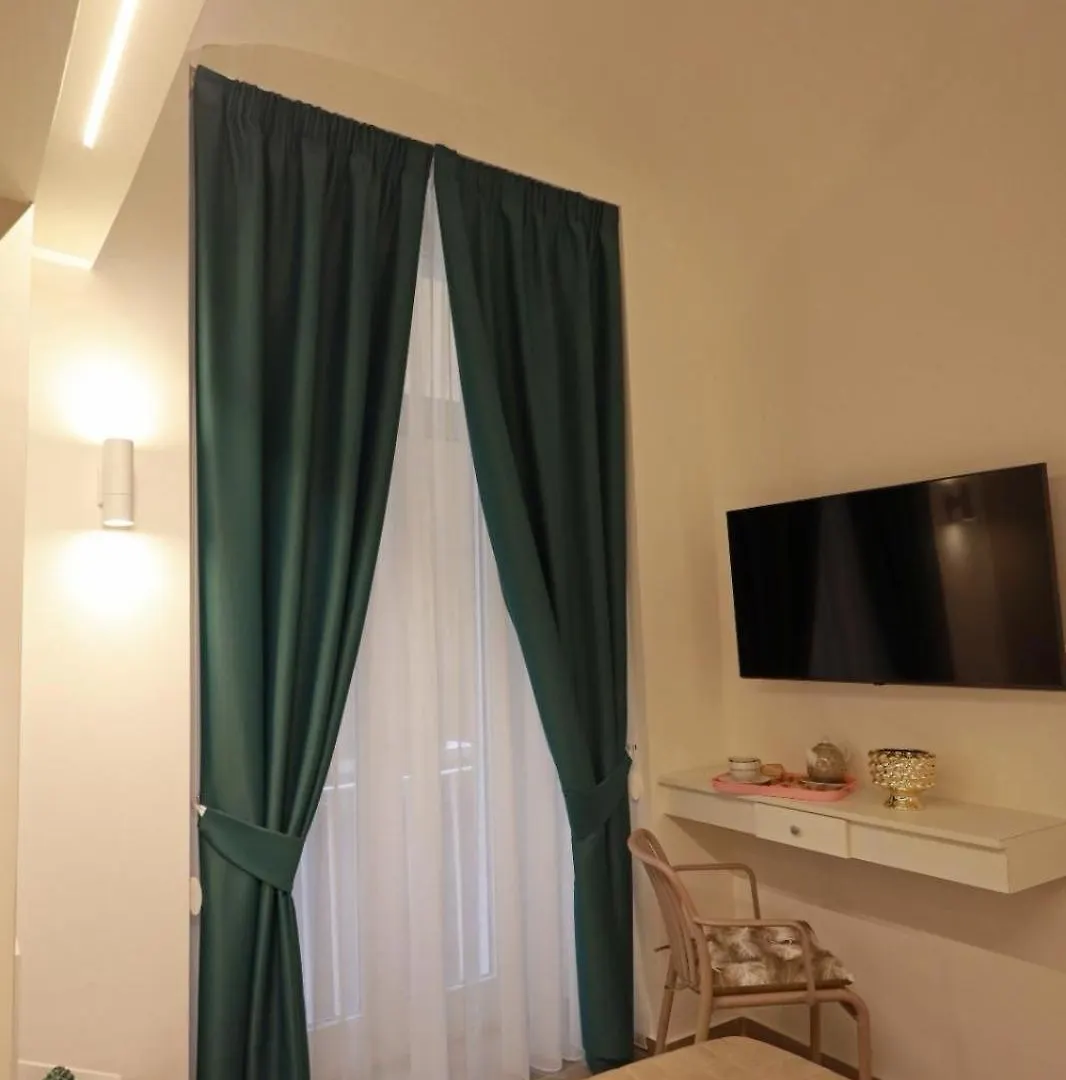 Le Chiavi Di Parthenope Bed and Breakfast Napoli