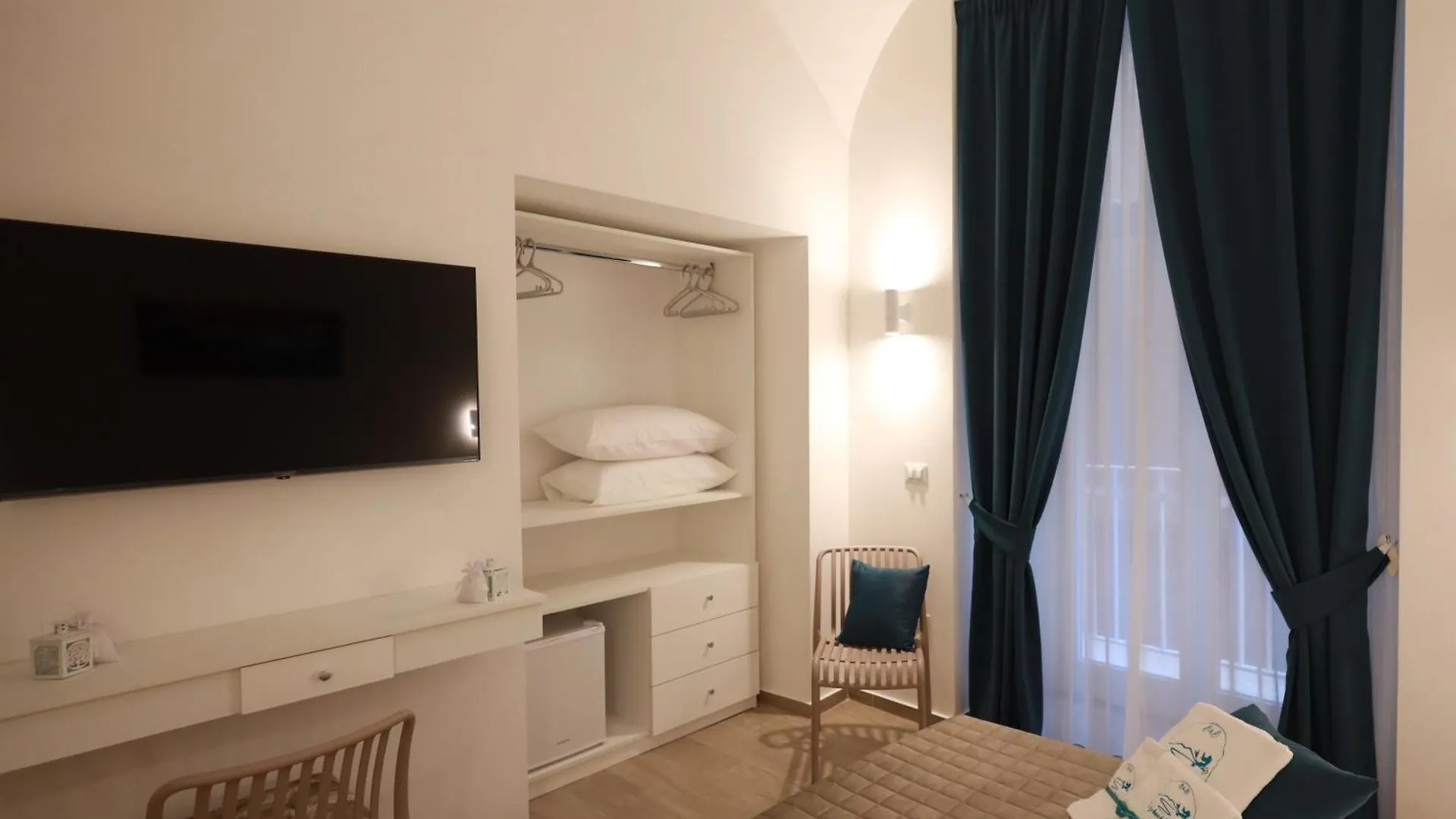 Le Chiavi Di Parthenope Bed and Breakfast Napoli Bed & Breakfast