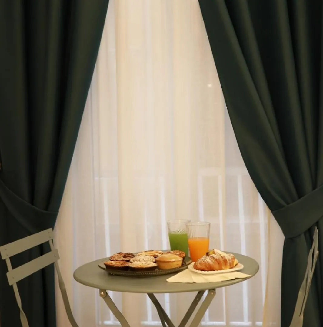 Le Chiavi Di Parthenope Bed and Breakfast Napoli